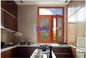 Energooszczędne okna i drzwi z litego drewna zapobiegające formowaniu w domach miejskich
